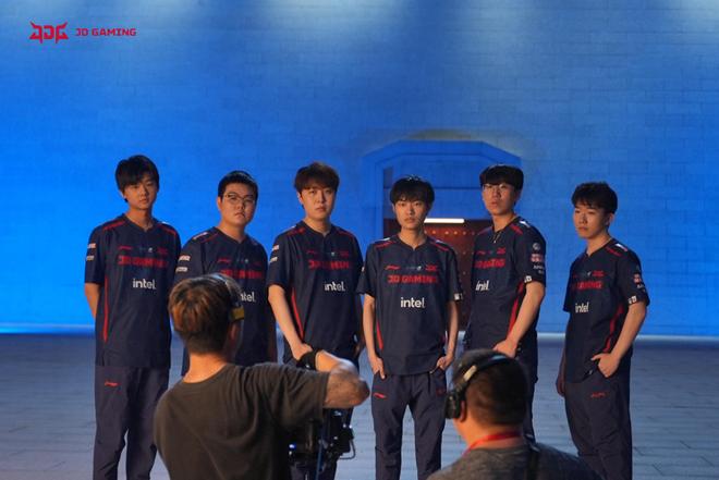 以微弱优势 以微弱优势